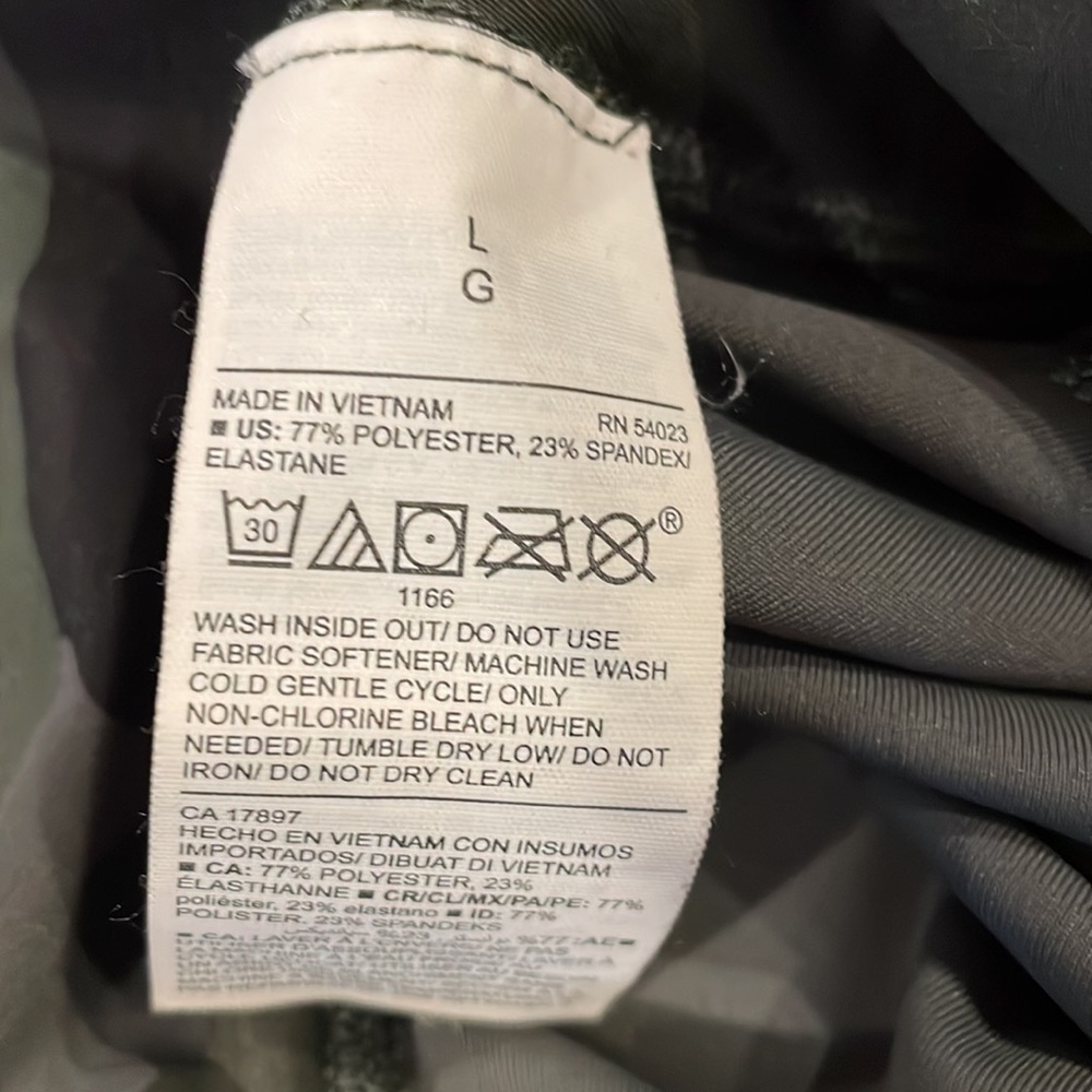 Old Navy Active Camo shin length leggings - Picture 4 of 4